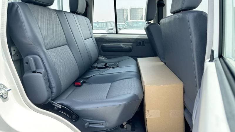 2025 Toyota Land Cruiser Pick Up thumbnail 8