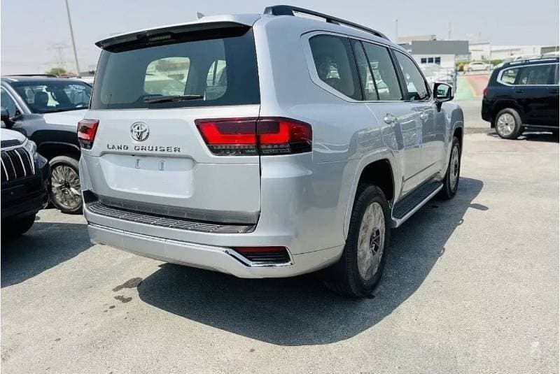 2025 Toyota Land Cruiser VXR thumbnail 3