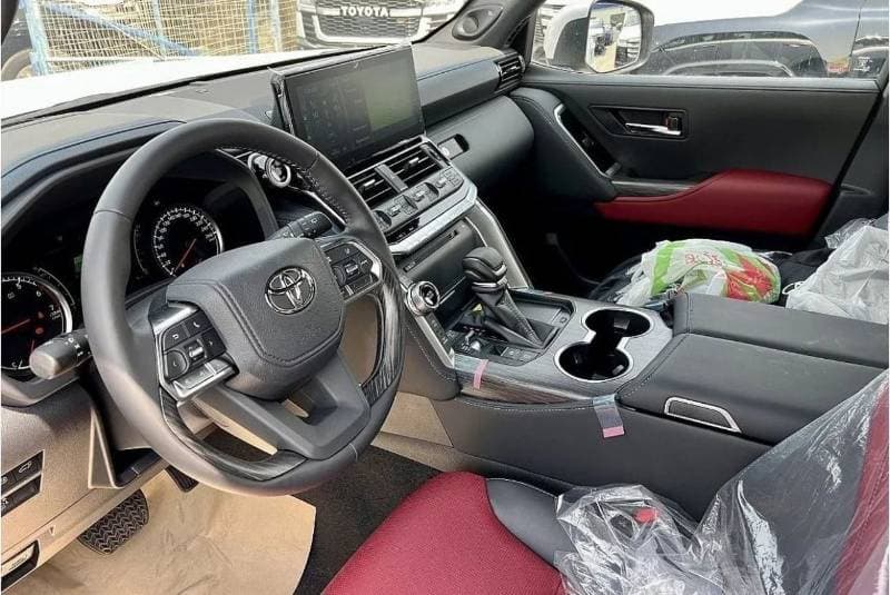 2025 Toyota Land Cruiser VXR thumbnail 7
