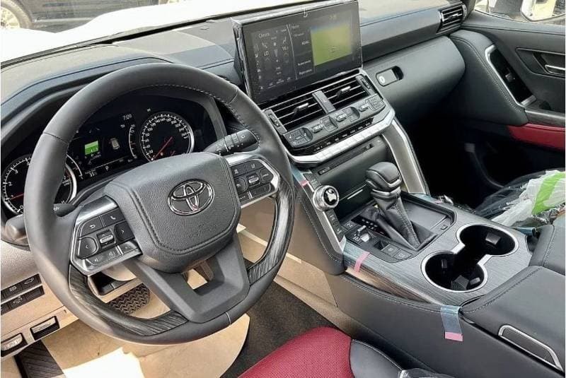 2025 Toyota Land Cruiser VXR thumbnail 8