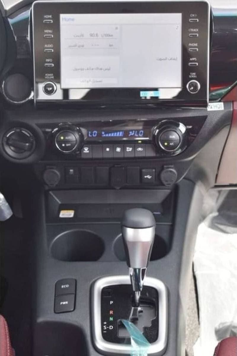 2025 Toyota Hilux SGLX thumbnail 8