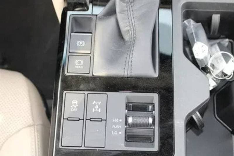 2025 Toyota Prado GXR thumbnail 8