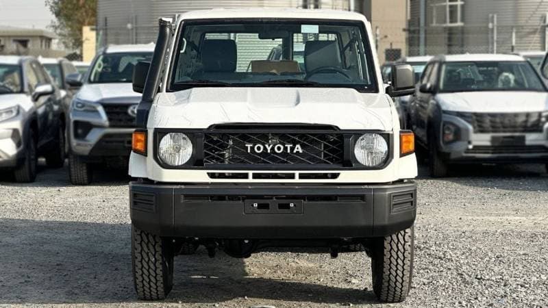 2025 Toyota Land Cruiser 70 LC76 LX thumbnail 3