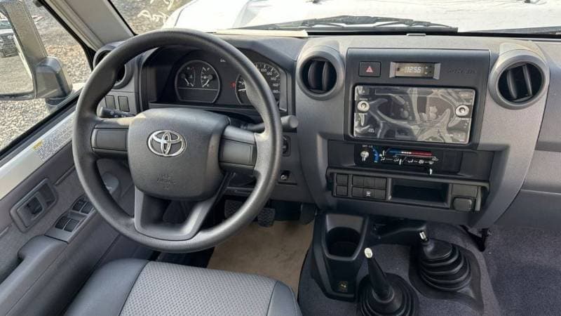 2025 Toyota Land Cruiser 70 LC76 LX thumbnail 7