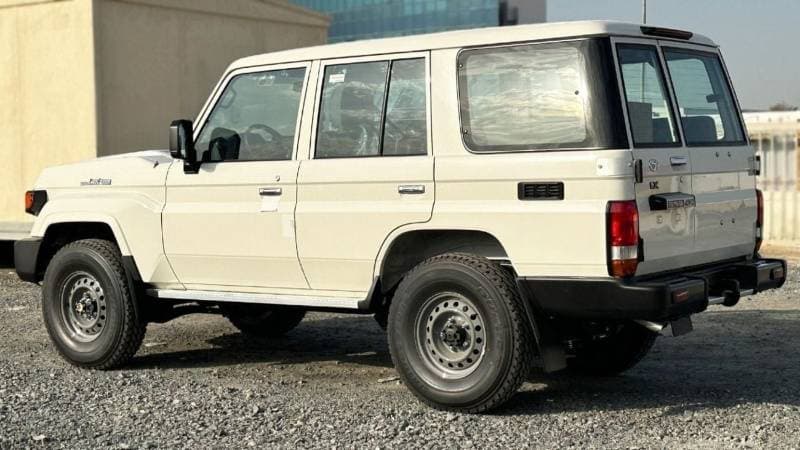 2025 Toyota Land Cruiser 70 LC76 LX thumbnail 4