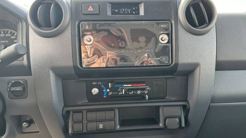 2025 Toyota Land Cruiser 70 LC76 LX thumbnail 8