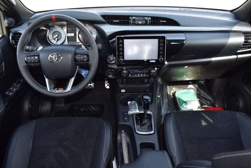 2025 Toyota Hilux GR SPORT thumbnail 6
