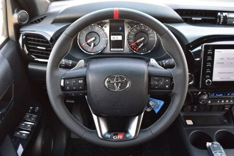 2025 Toyota Hilux GR SPORT thumbnail 7