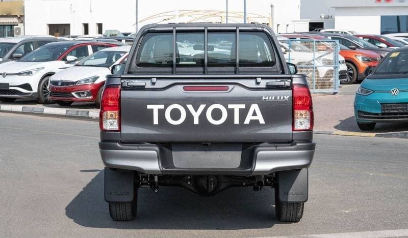 2025 Toyota Hilux GL thumbnail 6