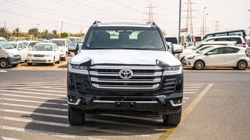 2025 Toyota Land Cruiser VXR thumbnail 2