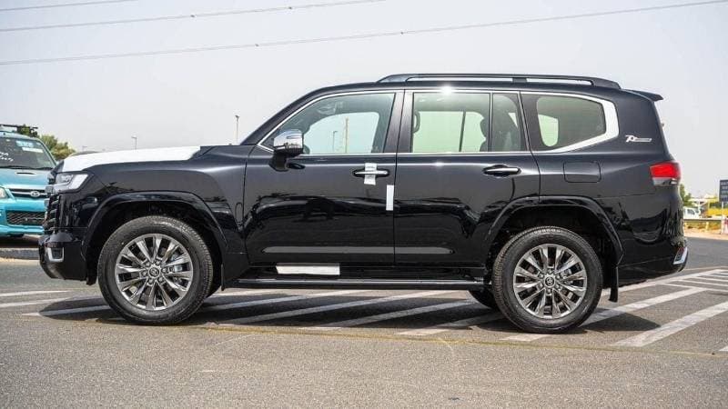 2025 Toyota Land Cruiser VXR thumbnail 4
