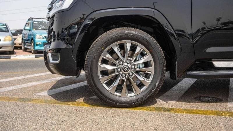 2025 Toyota Land Cruiser VXR thumbnail 5