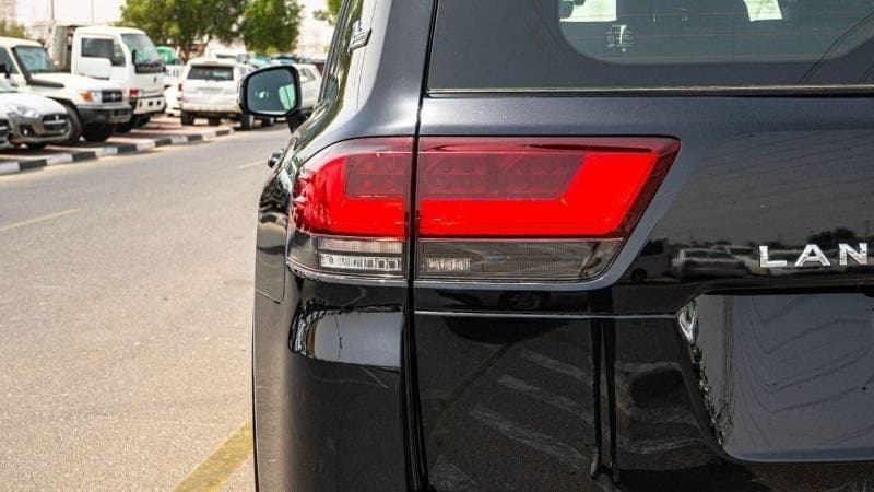 2025 Toyota Land Cruiser VXR thumbnail 8