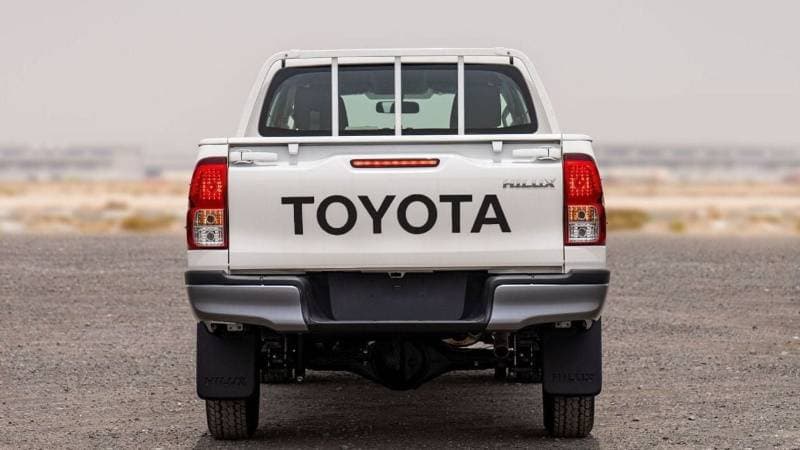 2025 Toyota Hilux GL thumbnail 4