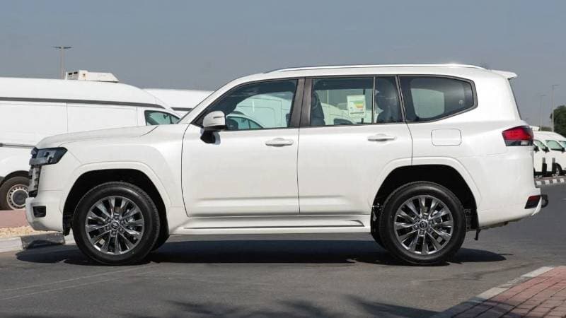 2025 Toyota Land Cruiser GXR thumbnail 4
