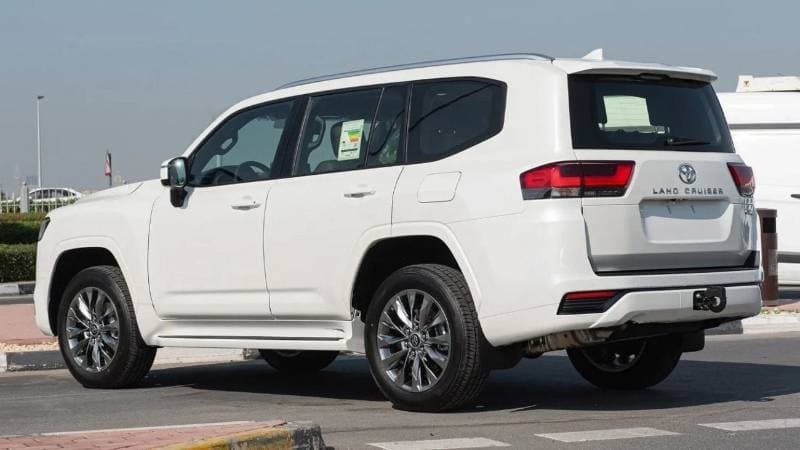 2025 Toyota Land Cruiser GXR thumbnail 6