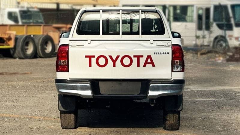 2025 Toyota Hilux GL thumbnail 5