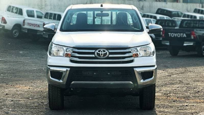 2025 Toyota Hilux GL thumbnail 6