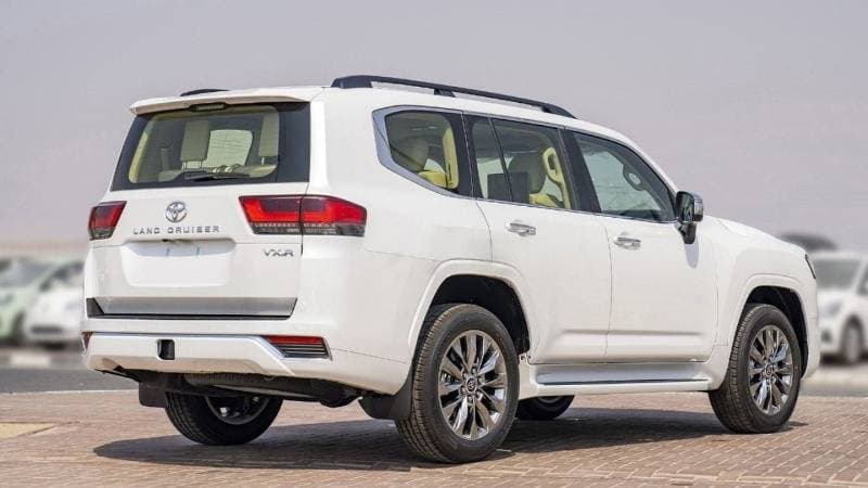 2025 Toyota Land Cruiser VXR thumbnail 4
