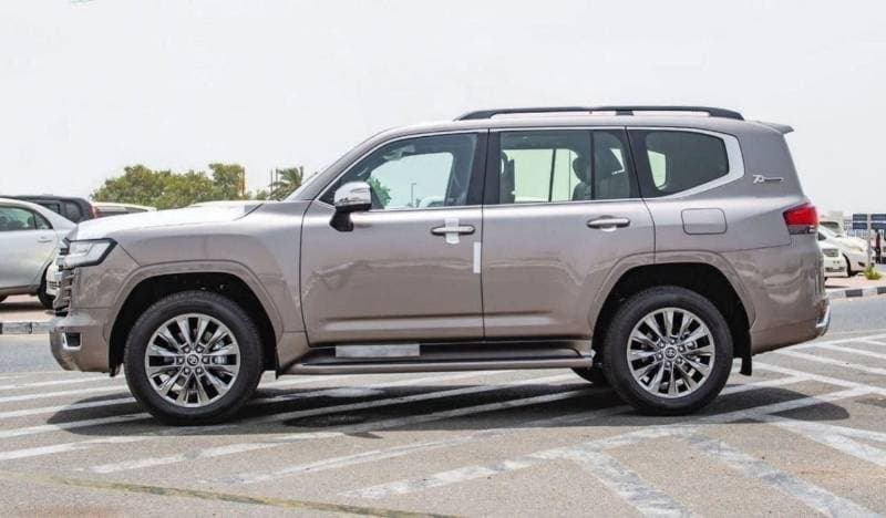 2025 Toyota Land Cruiser GXR thumbnail 3