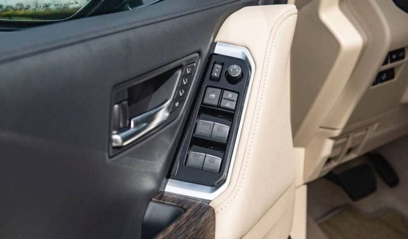 2025 Toyota Land Cruiser GXR thumbnail 6