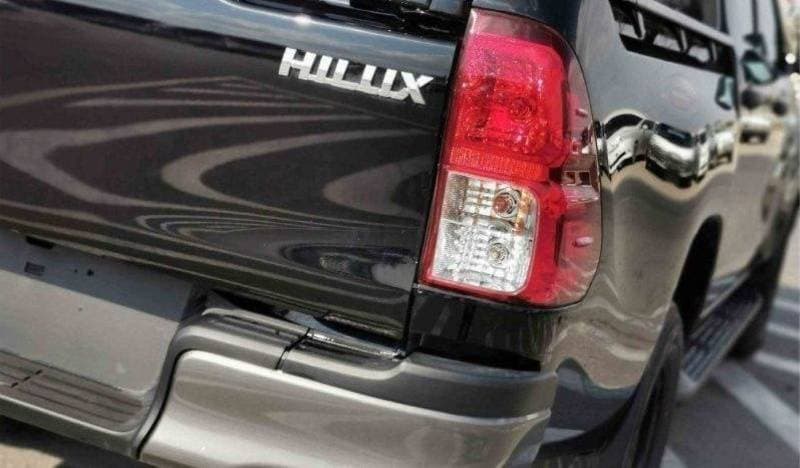 2025 Toyota Hilux SGLX thumbnail 8