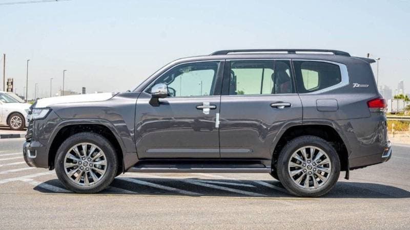 2025 Toyota Land Cruiser VXR thumbnail 2