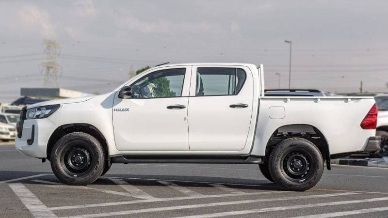2025 Toyota Hilux SGLX thumbnail 4
