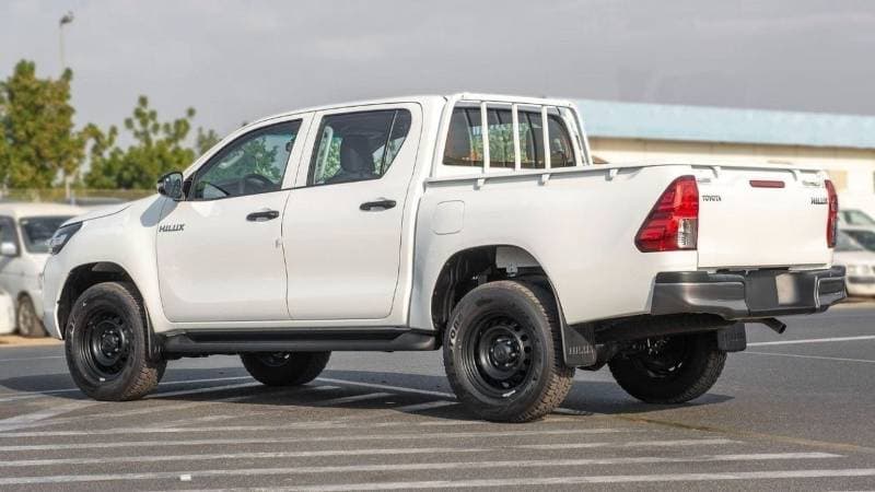 2025 Toyota Hilux SGLX thumbnail 6