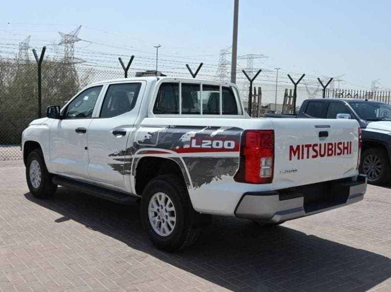 2025 Mitsubishi L200 GLS thumbnail 3