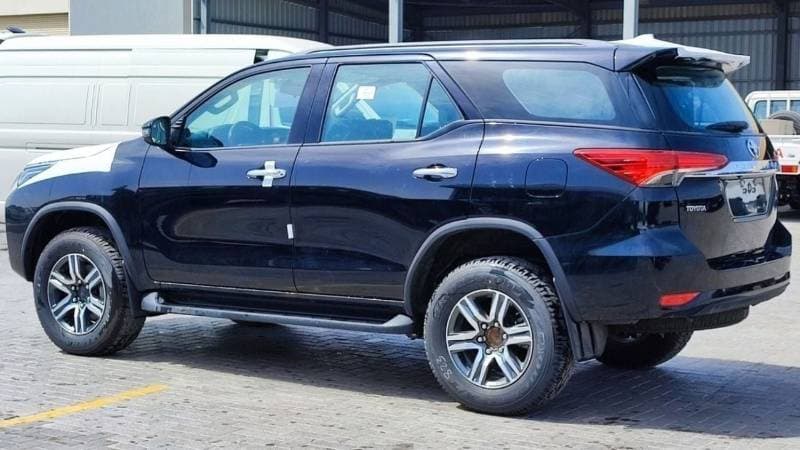 2025 Toyota Fortuner EXR thumbnail 4
