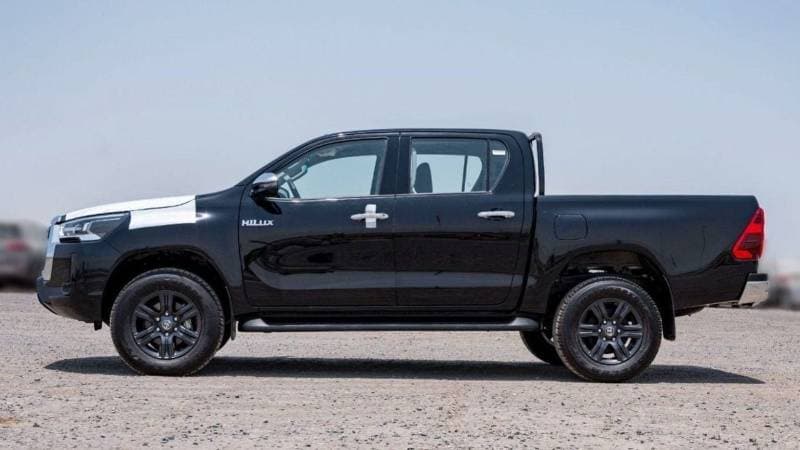 2024 Toyota Hilux SGLX thumbnail 3