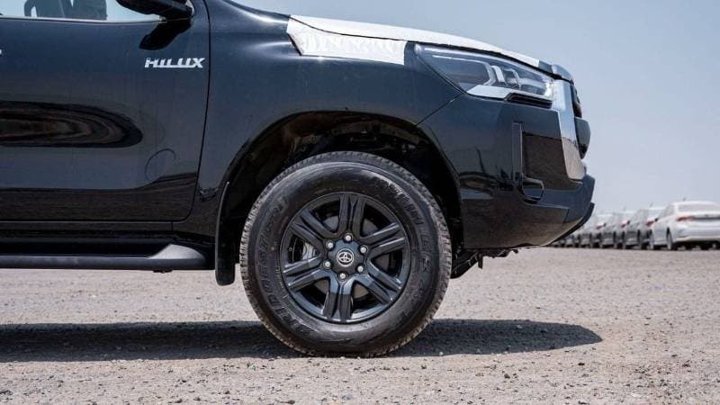 2024 Toyota Hilux SGLX thumbnail 5