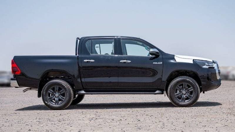 2024 Toyota Hilux SGLX thumbnail 4