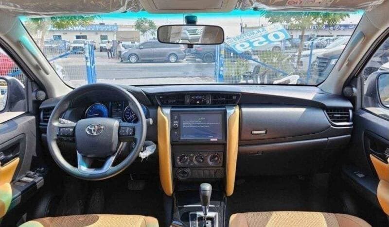 2025 Toyota Fortuner EXR thumbnail 8