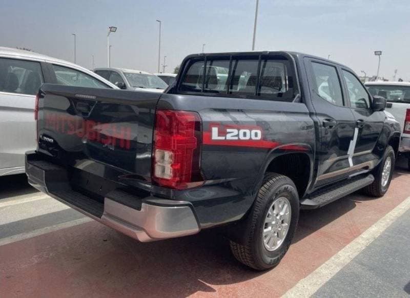 2024 Mitsubishi L200 GLX thumbnail 4