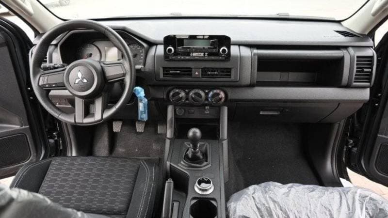 2024 Mitsubishi L200 GLX thumbnail 7