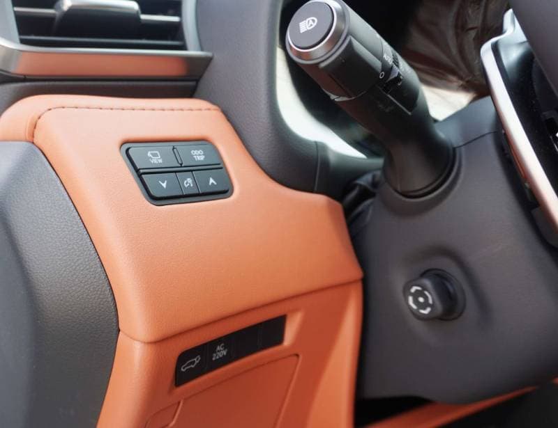 2026 Lexus LX700h VIP thumbnail 8