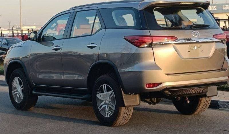 2025 Toyota Fortuner EXR thumbnail 4