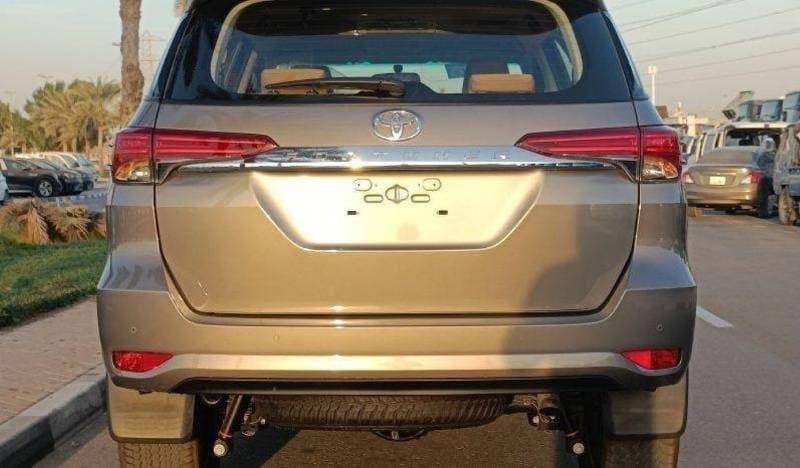 2025 Toyota Fortuner EXR thumbnail 6