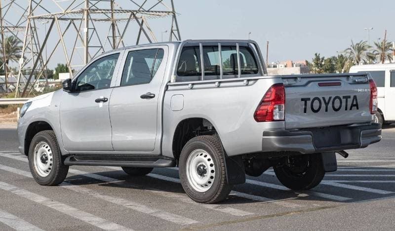 2025 Toyota Hilux GL thumbnail 6