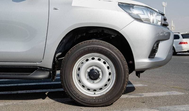2025 Toyota Hilux GL thumbnail 8