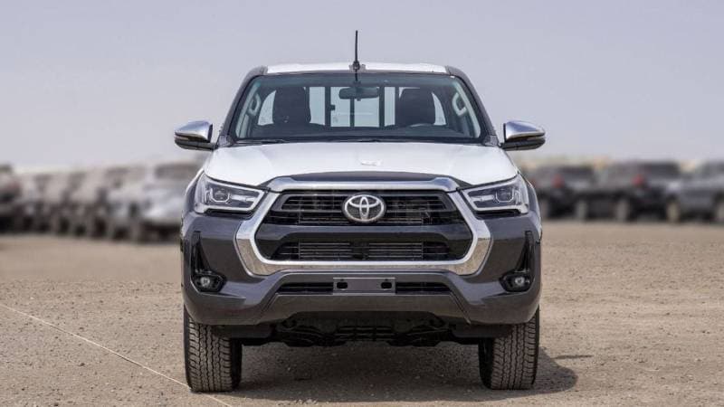 2024 Toyota Hilux SGLX thumbnail 3