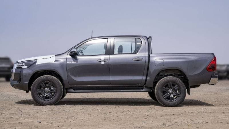 2024 Toyota Hilux SGLX thumbnail 5