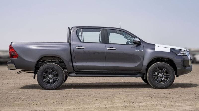 2024 Toyota Hilux SGLX thumbnail 4