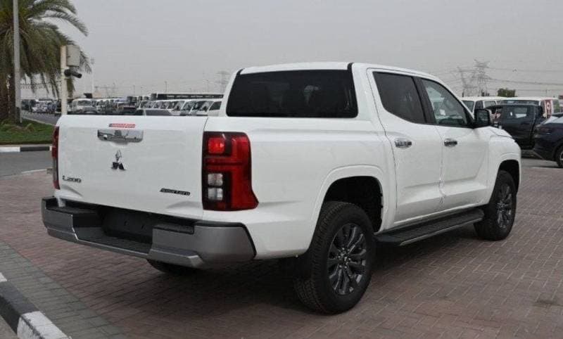 2025 Mitsubishi L200 GLS thumbnail 4