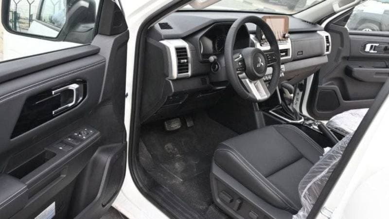 2025 Mitsubishi L200 GLS thumbnail 6