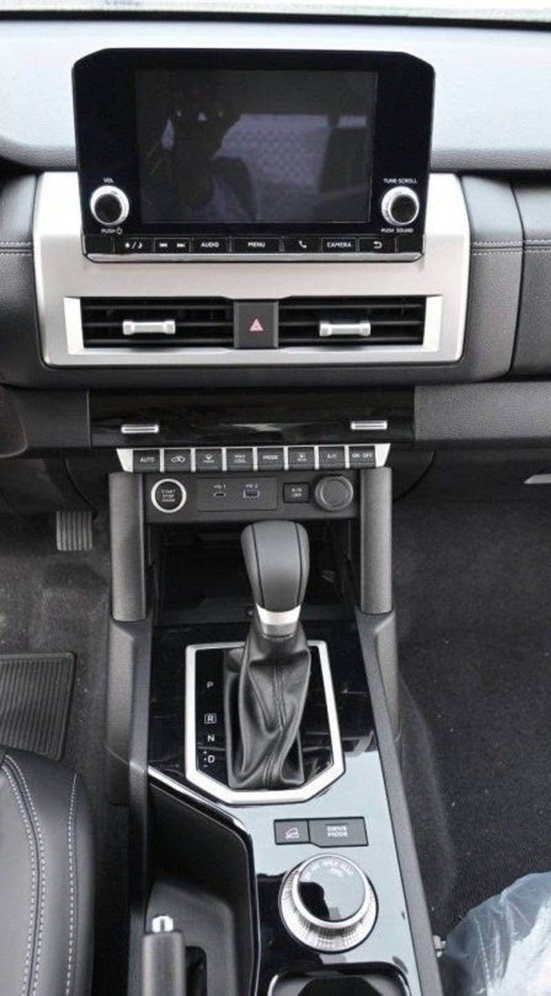 2025 Mitsubishi L200 GLS thumbnail 8