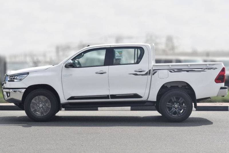 2025 Toyota Hilux SGLX thumbnail 3
