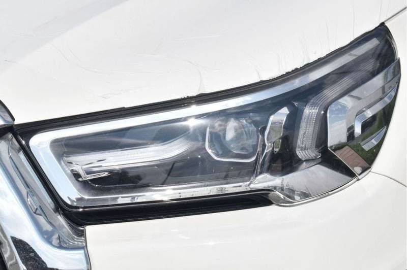 2025 Toyota Hilux SGLX thumbnail 6